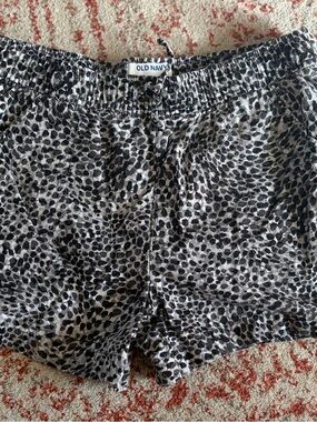 Old Navy Black & White Leopard Printed Girl’s Shorts